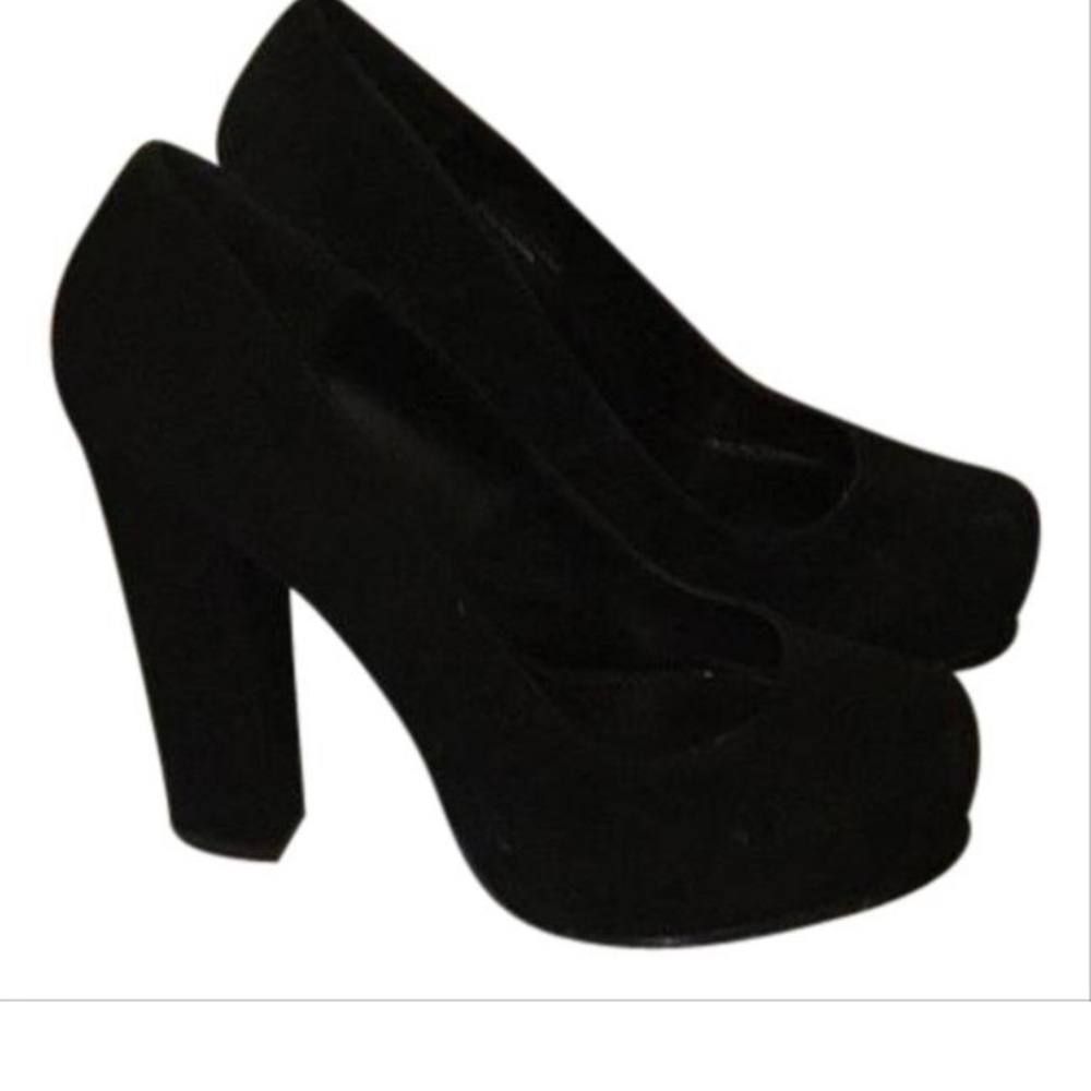 Black Steve Madden suede pumps